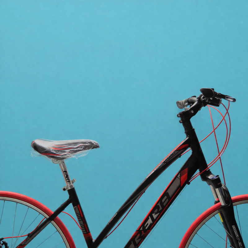 Bici Ibrida 28 Shimano donna in alluminio nero rosso personalizzabile